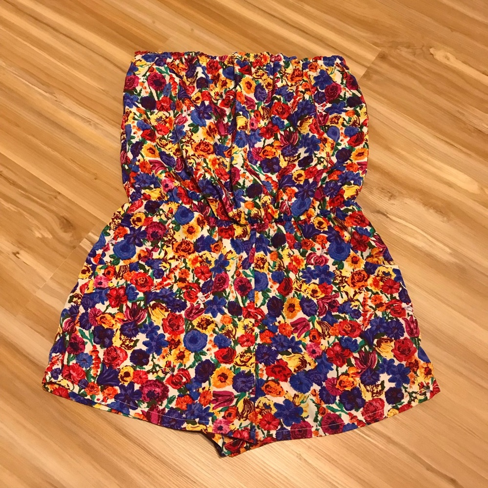‼️Strapless Flower Romper‼️